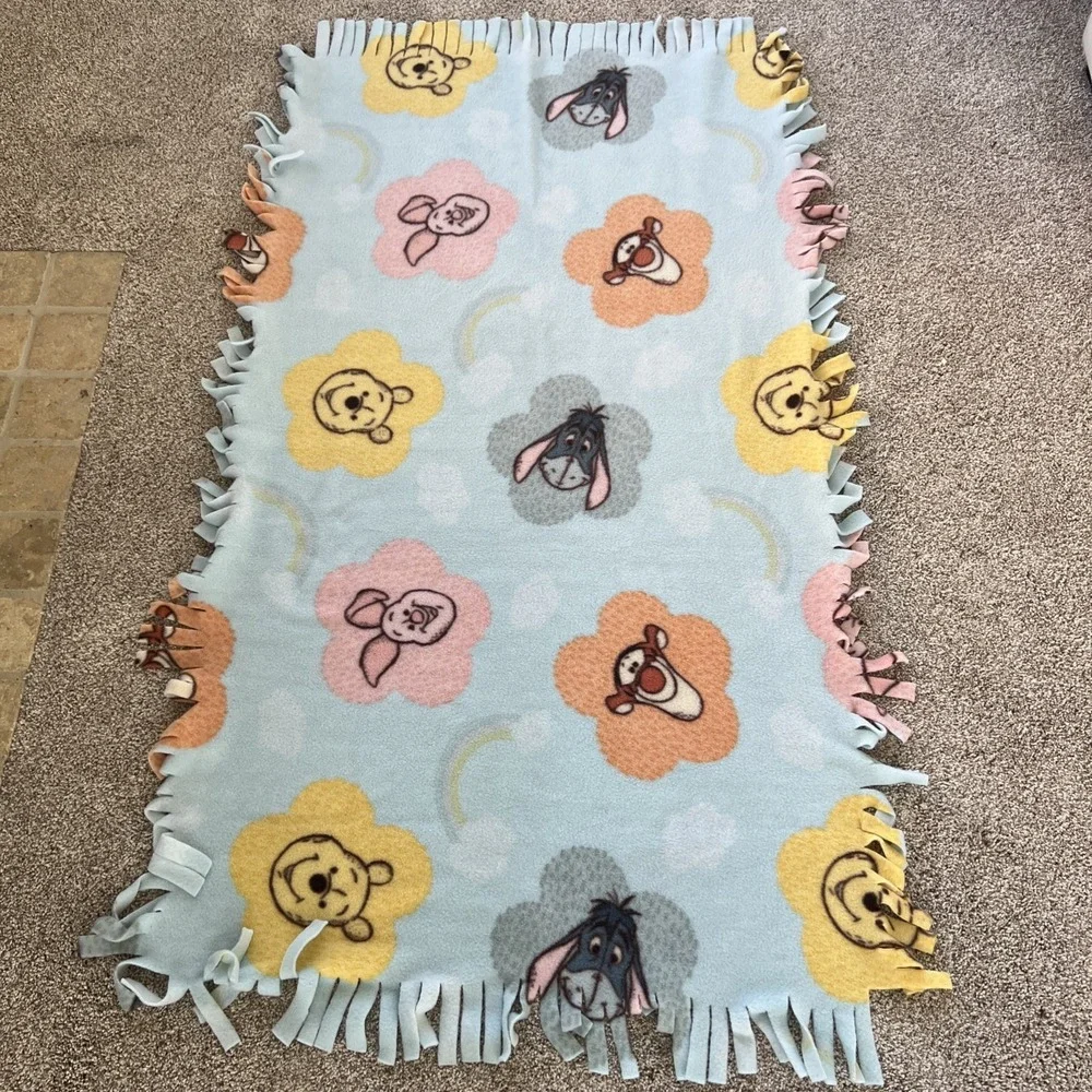 Winnie The Pooh & Friends Flower Badge Fleece Blanket Fringe Soft Kids Rainbow‎